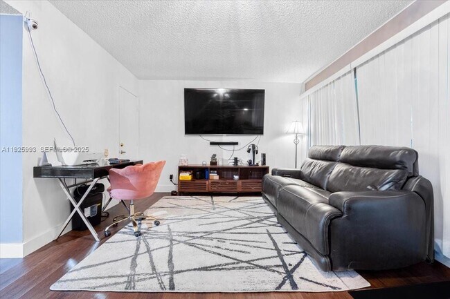 Building Photo - 8105 Lagos De Campo Blvd