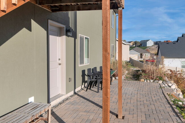 Building Photo - 1655 S Longview Rd