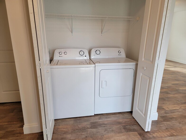 Building Photo - 438 Masonic Dr