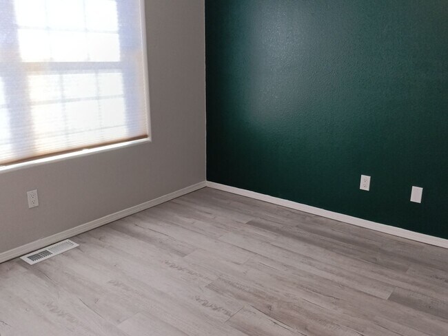 Building Photo - 3 Bedroom, 2.5 Bathroom Home! Schedule a Showing Today!