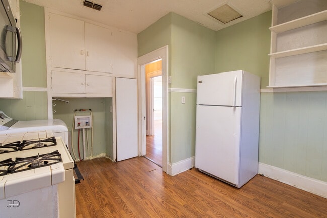 Building Photo - 2139 Ave F