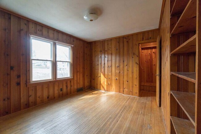 Building Photo - 2503 Iowa St