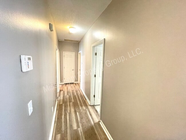 Building Photo - 3BD/2BA FOR RENT