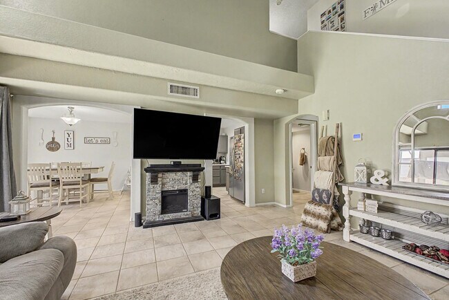 Building Photo - 761 E Rosemonte Dr