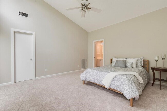 Building Photo - 123 Detering St