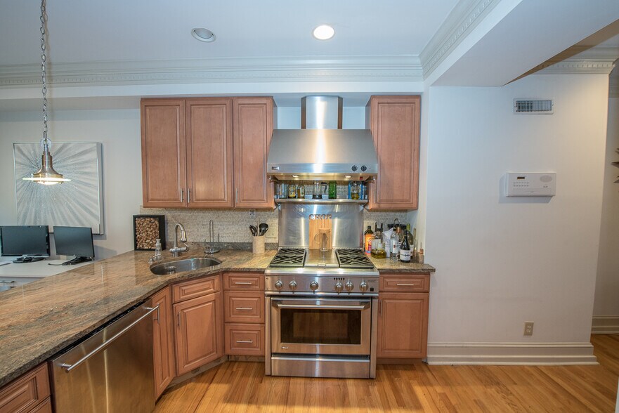 Building Photo - 2822 Ogden St