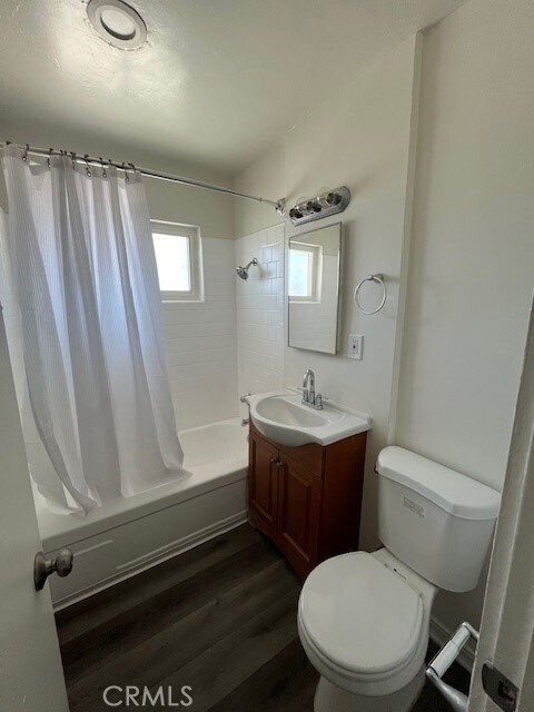 Building Photo - 685 E Vista Chino