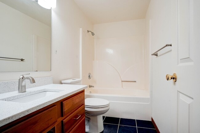 Building Photo - 11-11 Redtail Ct
