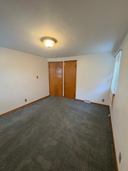 Building Photo - 49 S Youngs Rd