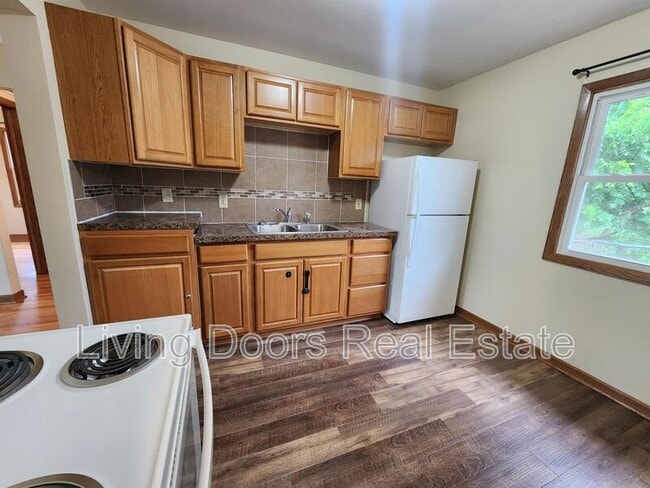 Building Photo - 317 S 47th St