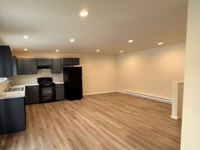 Building Photo - 300/302 Brock Ave