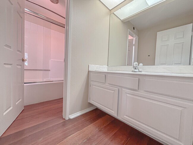 Building Photo - 39360 Longhorn Ct