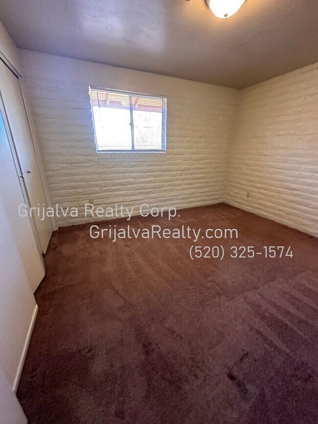 Building Photo - 3256 E Blacklidge Dr