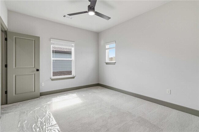Building Photo - 980 Trestle Ln