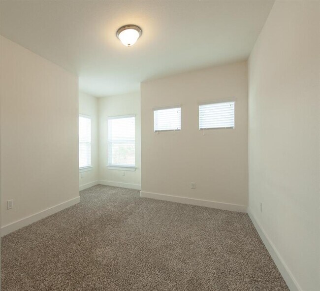 Building Photo - 7113 Sienna Rouge Path