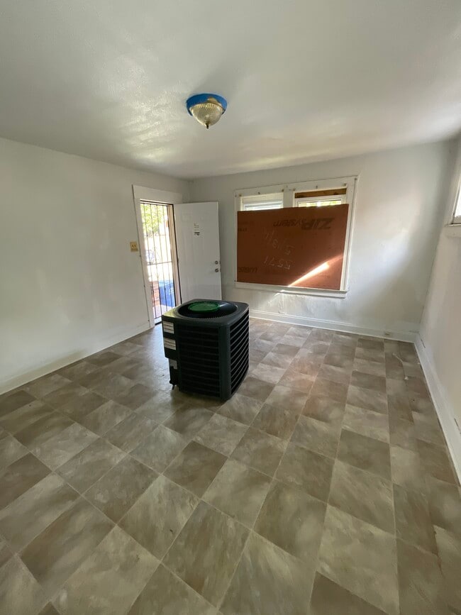 Building Photo - 5571 Era Ave