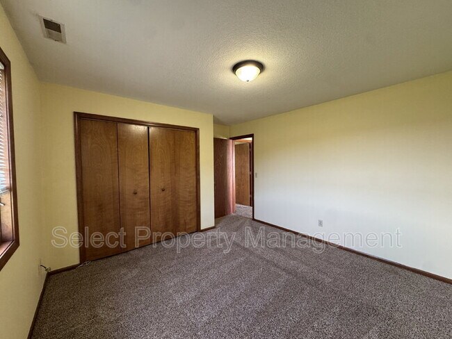 Building Photo - 1504 Flagstone Dr