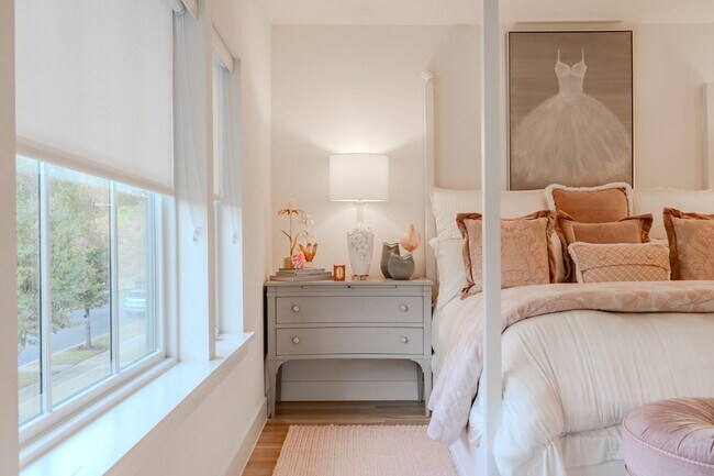 Building Photo - Open Concept custom build by Hudson Co in Highland Park!