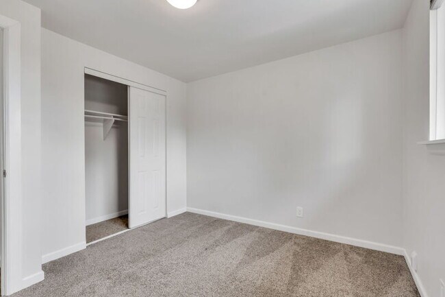 Building Photo - 7482 Beach Ct