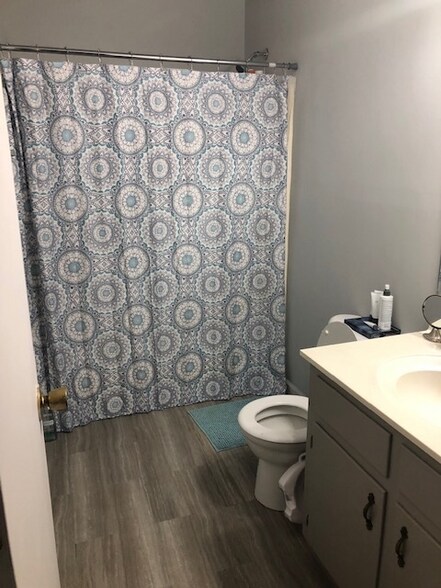 Building Photo - 3201 Crestwood Dr