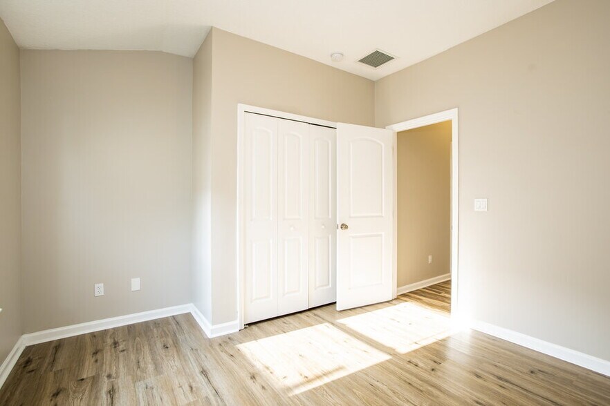 Building Photo - 906 Thoroughbred Dr