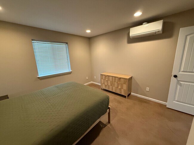 Building Photo - Nowells Subdivision Town Homes - Fully Furnished and Utilities Included