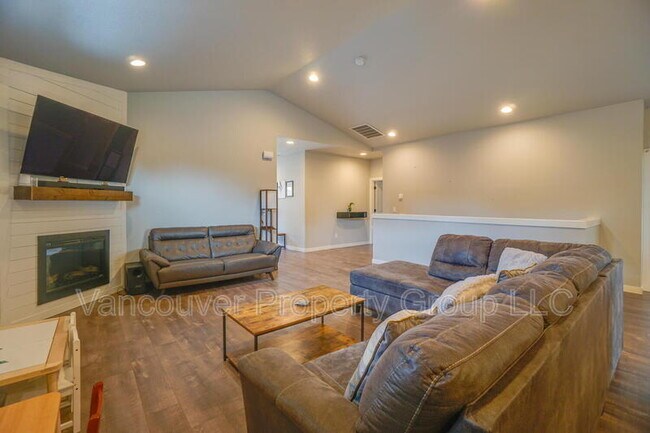 Building Photo - 2511 NE 59th St