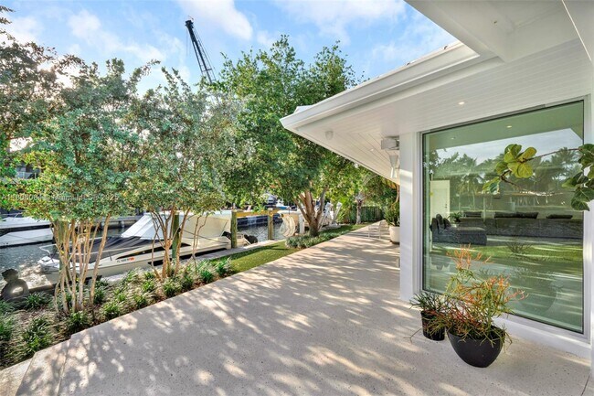 Building Photo - 250 Knollwood Dr