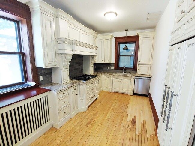 Building Photo - 455 Grand Ave