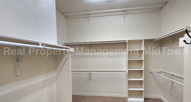 Building Photo - Well-Planned 4BR/3BA—Space for Guests, Off...