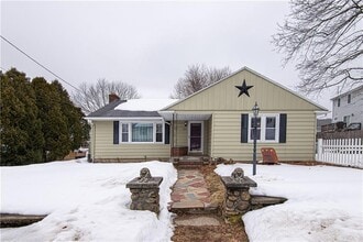 Building Photo - 25 Weeks St