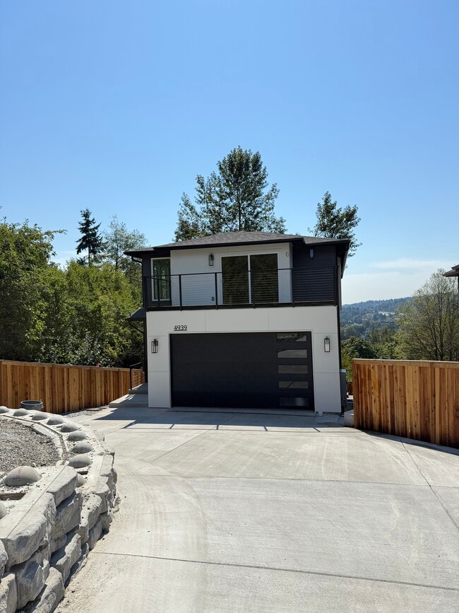 Building Photo - 4939 S 114th St