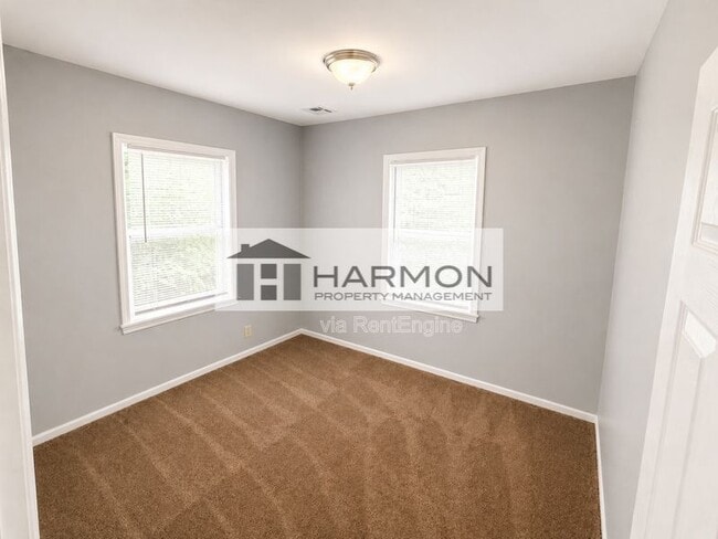 Building Photo - 6458 NW Parkview St