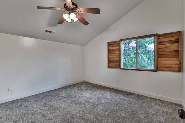 Building Photo - 2478 E Springs Dr