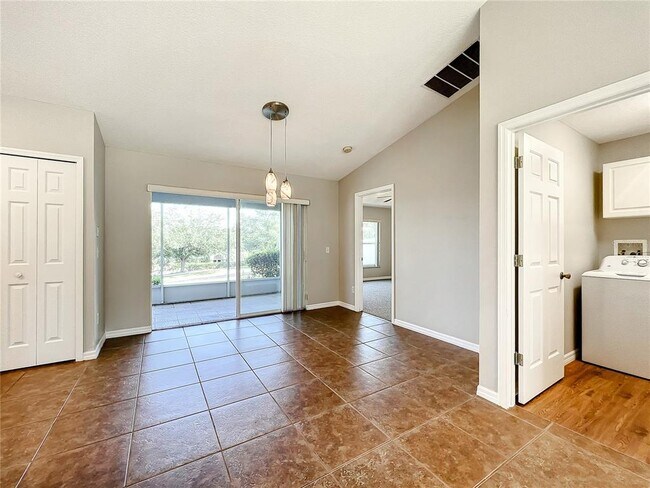Building Photo - 1364 Hillview Dr