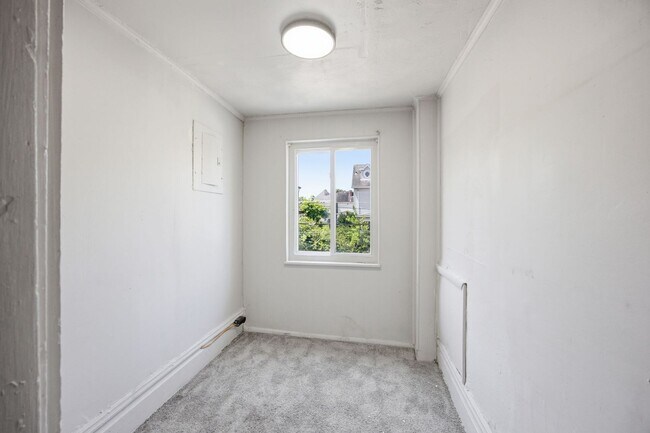 Building Photo - 3032 Merwyn Ave