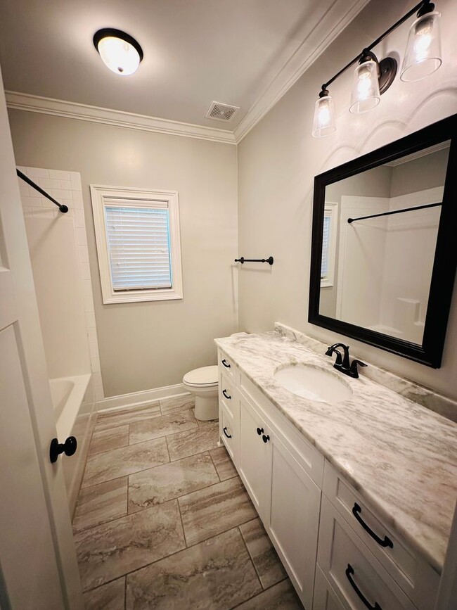 Building Photo - 202 Landings Pointe Ln