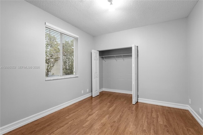 Building Photo - 849 Crestview Cir