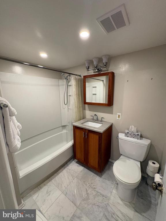 Building Photo - 1600 Prince St