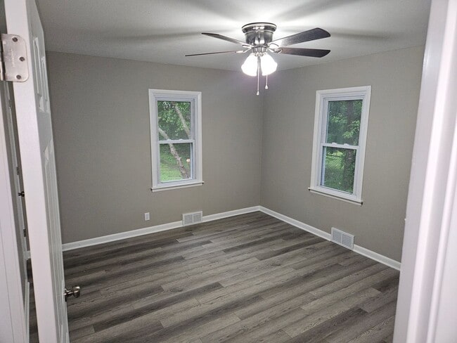 Building Photo - 3 bedroom / 2 Bath - Available Soon!