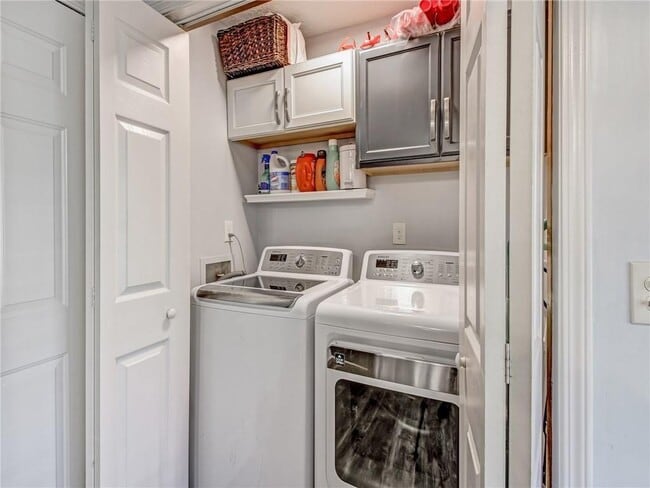 Building Photo - 3840 Forsythia Way