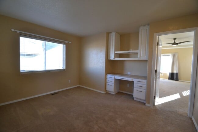 Building Photo - Beautiful 4 Bedroom Home Available Now!