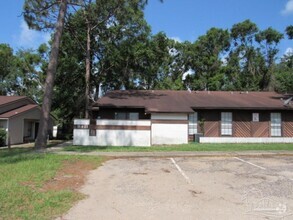 Building Photo - 8411 Country Walk Dr