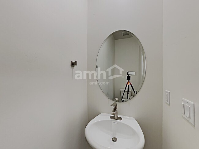 Building Photo - 6043 W Arranmore Dr