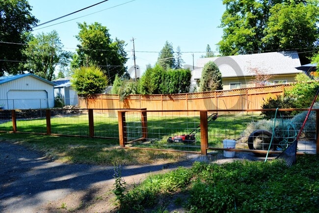 Building Photo - 1624 S Grand Blvd