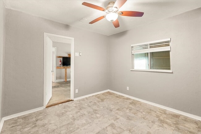 Building Photo - 25706 Glen Loch Dr
