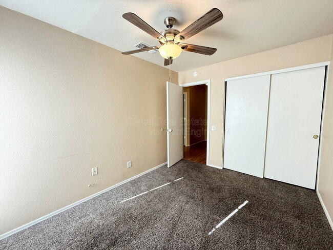 Building Photo - 509 W Ensueno Ct