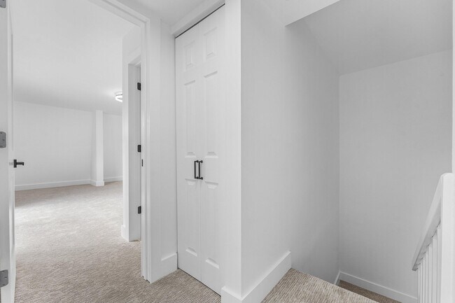 Building Photo - 3007 San Clara Dr