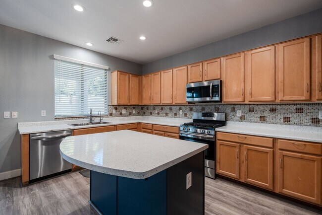 Building Photo - $3,500 For Lease Starting June 1, 2026 4 beds-2.5 Baths 2,421 Sq. Ft.  Amazing Gilbert 85298 Home...