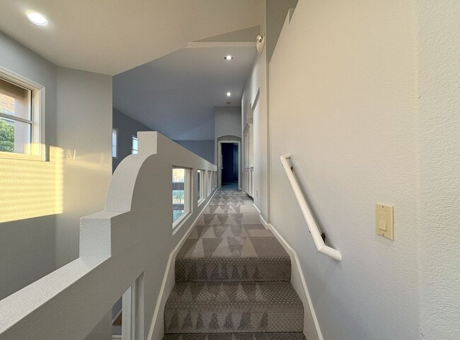 Building Photo - Charming Waterfront Single Family Home in Redwood Shores Available Now!